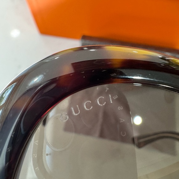 Gucci Round Havana Oversized Sunglasses - Picture 2 of 7